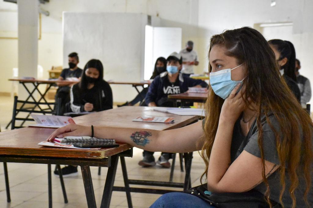 CURSO DE MANIPULACIÓN DE ALIMENTOS PARA VECINOS DEL BARRIO NUEVA CHUBUT