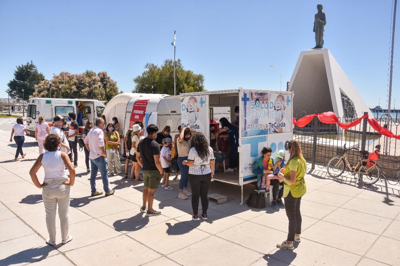 EL VACUNATORIO MÓVIL CONTRA EL COVID-19 SIGUE RECORRIENDO LA CIUDAD