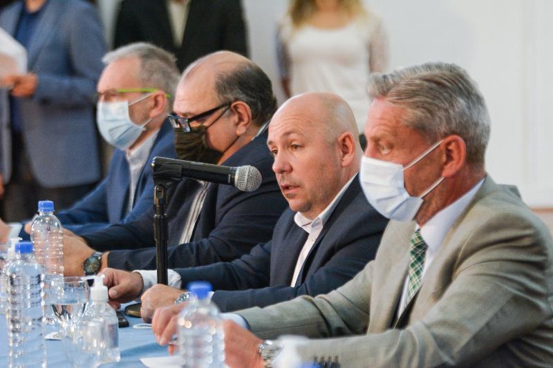 SASTRE ESTUVO EN LA APERTURA DE LA LICITACIÓN PÚBLICA PARA LA CONSTRUCCIÓN DEL CAPS EN SOLANA DE LA PATAGONIA Y LA REFACCIÓN DEL ANP “PUNTA LOMA”