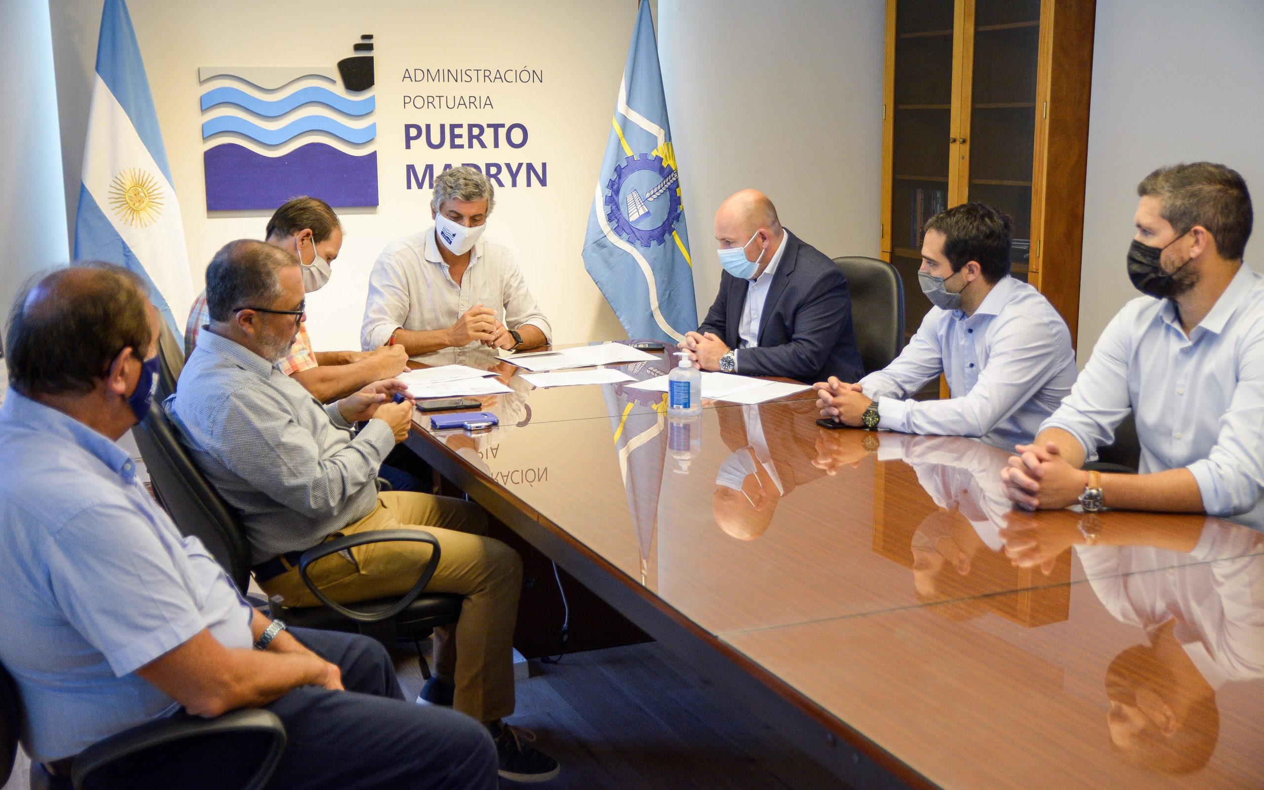 SASTRE FIRMÓ EL CONVENIO PARA PONER EN VALOR EL EMISARIO PLUVIAL QUE ESTÁ UBICADO EN EL MUELLE “COMANDANTE LUIS PIEDRA BUENA”