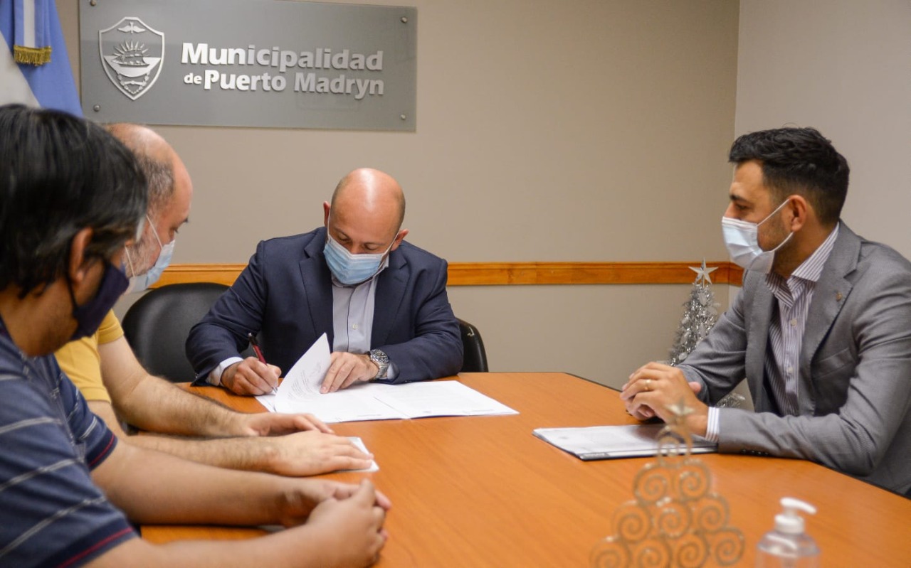 SASTRE FIRMÓ UN COMODATO CON EL ACA Y EL MUNICIPIO PODRÁ UTILIZAR SU PREDIO PARA INSTALAR UN AULA TALLER MÓVIL DE MECÁNICA