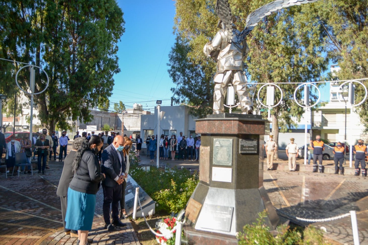 EL INTENDENTE PARTICIPÓ DEL ACTO EN HOMENAJE A LOS 25 BOMBEROS CAÍDOS EN EL CUMPLIMIENTO DE SU DEBER