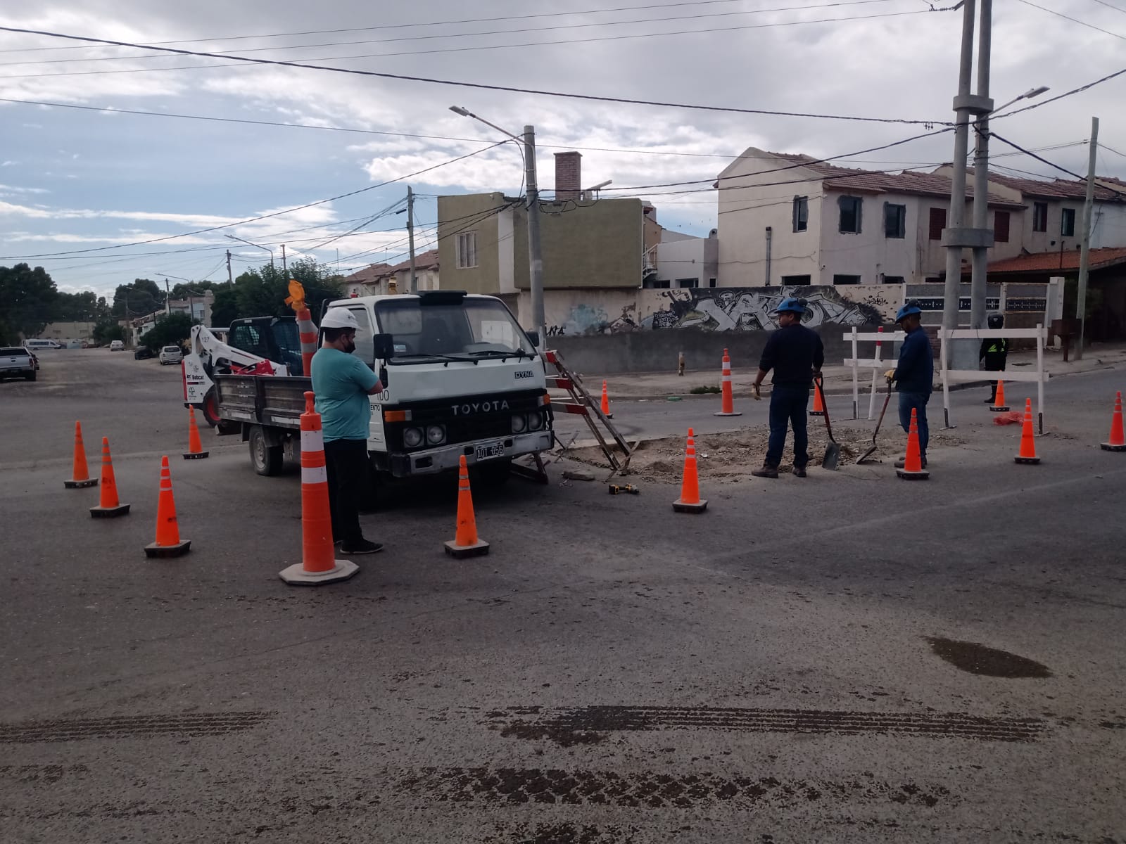 COMENZARON LAS TAREAS PARA LA PAVIMENTACIÓN DE LA CALLE ROSALES