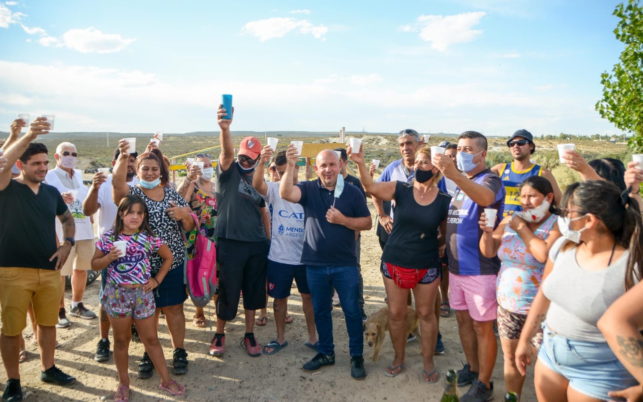 SASTRE ENCABEZÓ EL BRINDIS DE FIN DE AÑO EN EL MALVINAS ARGENTINAS Y EXPRESÓ SU MAYOR DESEO PARA EL 2022: “QUE LOS MADRYNENSES SEAN FELICES”