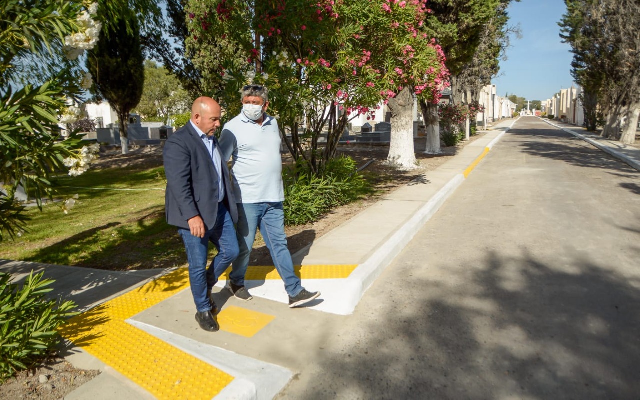 EL INTENDENTE RECORRIÓ EL CEMENTERIO MUNICIPAL, DONDE SE HICIERON OBRAS PARA MEJORAR LA INFRAESTRUCTURA DEL SECTOR