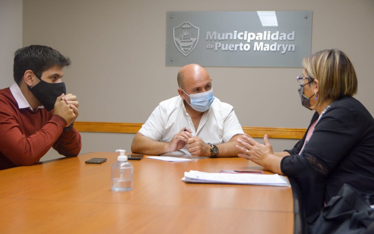 SASTRE SE REUNIÓ CON LA PRESIDENTA DE LA ASOCIACIÓN VECINAL DEL BARRIO PARRY MADRYN CENTRO PARA TRABAJAR EN SU REVALORIZACIÓN