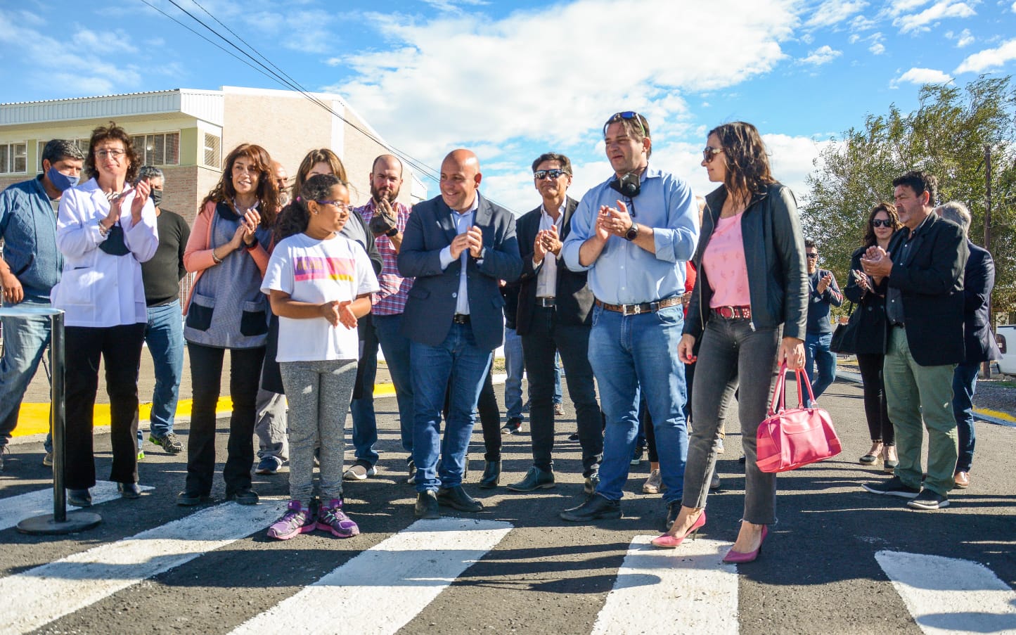 EL INTENDENTE INAUGURÓ LA PAVIMENTACIÓN DE LA CALLE ROSALES, QUE SE EJECUTÓ CON FONDOS PROPIOS DEL MUNICIPIO