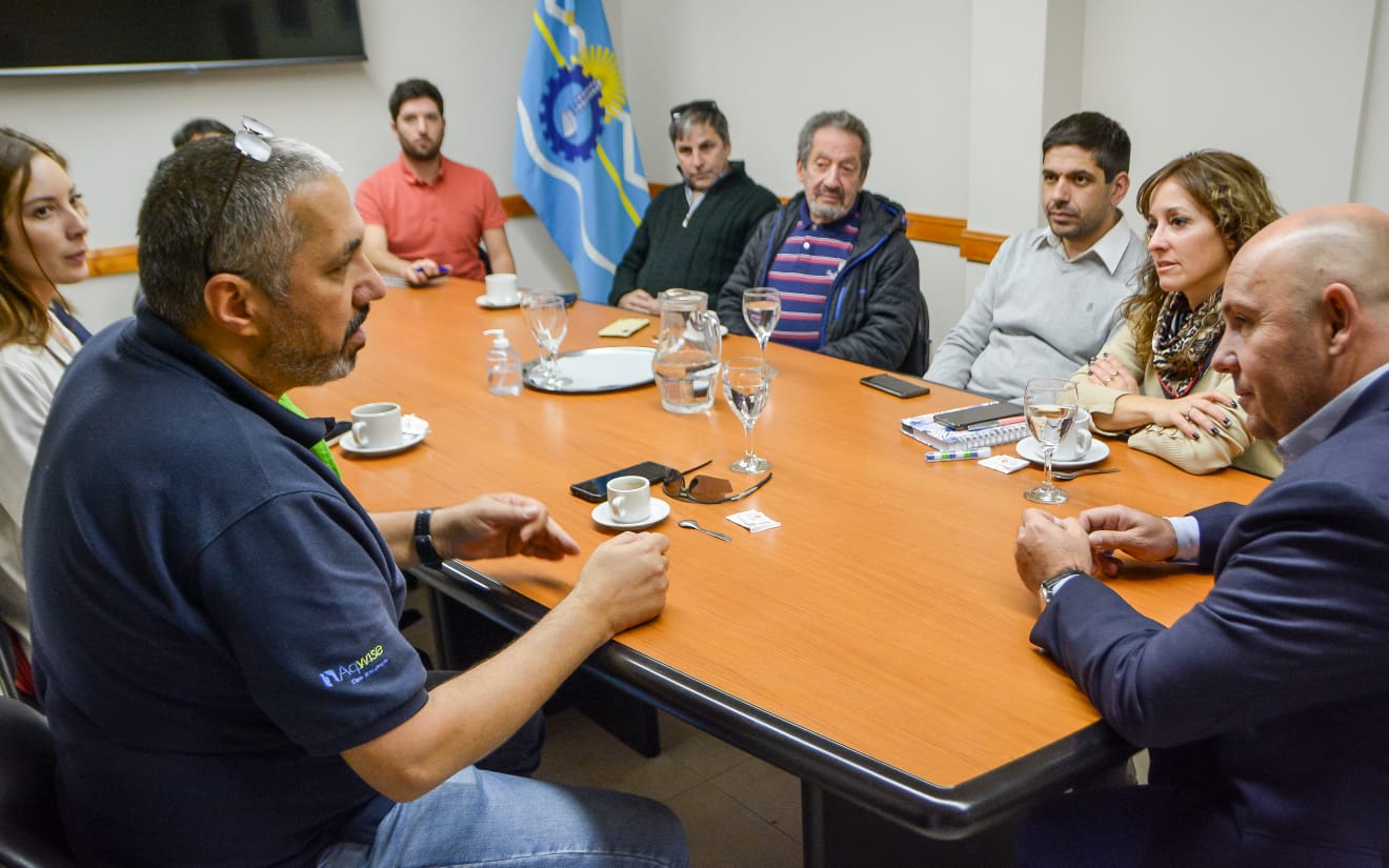 SASTRE RECIBIÓ A REPRESENTANTES DE UNA EMPRESA DESALINIZADORA DE AGUA PARA ANALIZAR NUEVAS ALTERNATIVAS PARA LA POTABILIZACIÓN