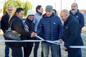 EL INTENDENTE INAUGURÓ LA PAVIMENTACIÓN DE LA CALLE ROSARIO