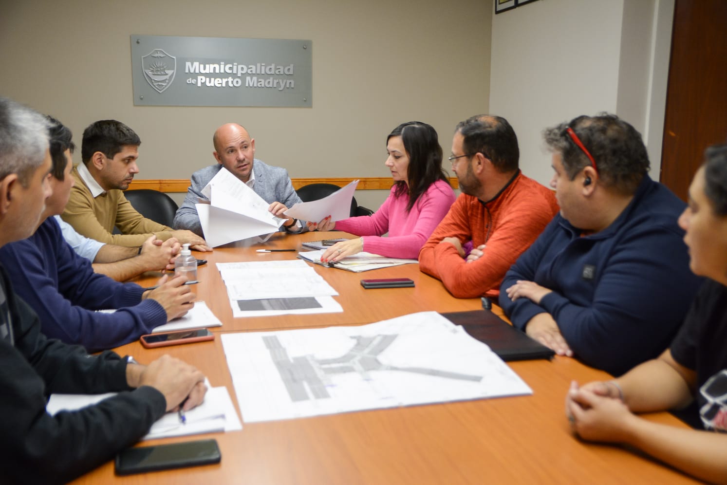 SASTRE RECIBIÓ A VECINOS AUTOCONVOCADOS DEL BARRIO SOLANA DE LA PATAGONIA PARA DIALOGAR SOBRE OBRAS