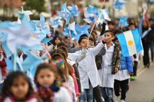 PUERTO MADRYN SE PREPARA PARA VIVIR EL TRADICIONAL DESFILE DEL 25 DE MAYO