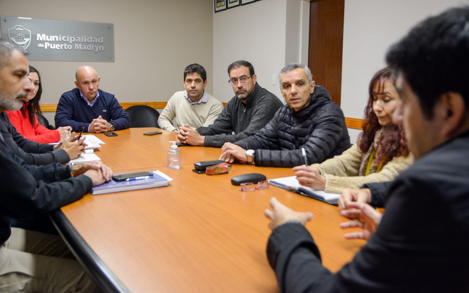 SASTRE RECIBIÓ A LAS AUTORIDADES DE LA JUNTA VECINAL DE SOLANA DE LA PATAGONIA Y SE ACORDÓ QUE EL MUNICERCA SE CONSTRUIRÁ EN EL BARRIO