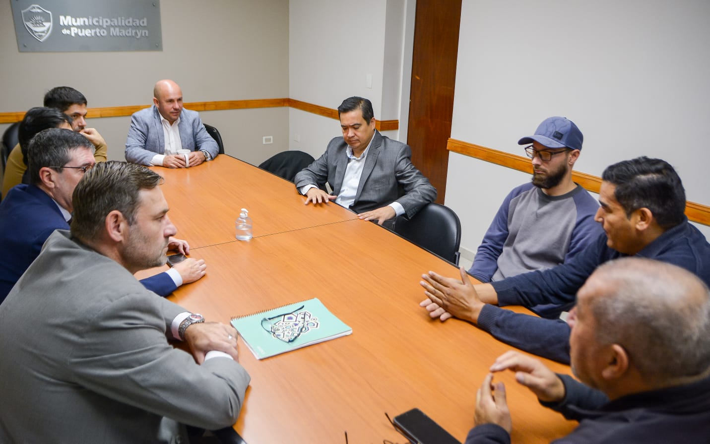 SASTRE GESTIONA ANTE EL BANCO DEL CHUBUT PARA QUE TAXISTAS DE PUERTO MADRYN PUEDAN ACCEDER A PRÉSTAMOS Y FINANCIAMIENTO PARA ACTUALIZAR SU FLOTA