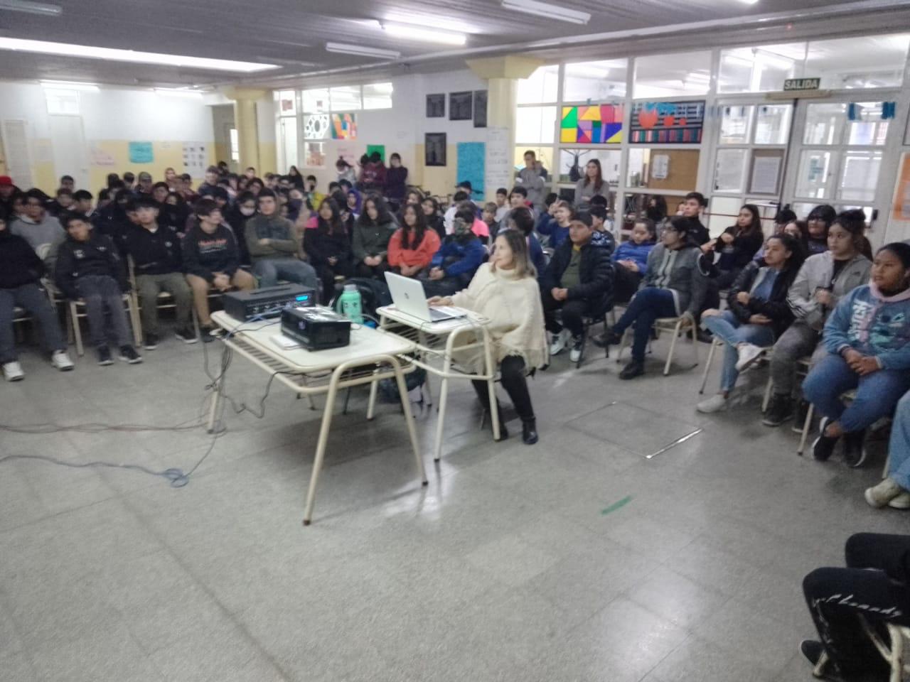 CHARLA SOBRE TRAYECTOS SUGERIDOS, GROOMING Y BULLYING