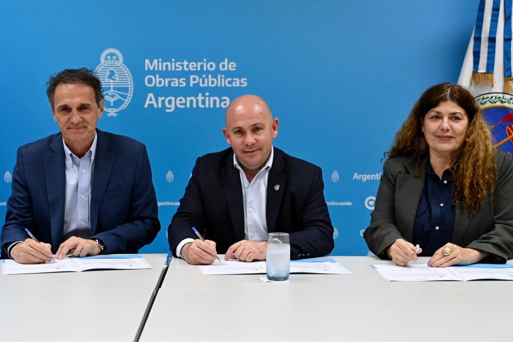 SASTRE FIRMÓ EN BUENOS AIRES EL CONVENIO PARA LA CONSTRUCCIÓN DE UNA CASA DE DÍA PARA JÓVENES