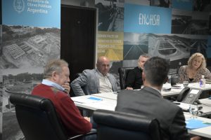 SASTRE SE REUNIÓ CON AUTORIDADES DEL ENOHSA PARA AVANZAR CON LA PLANTA DE TRATAMIENTO SUR Y OTRAS OBRAS RELEVANTES PARA MADRYN