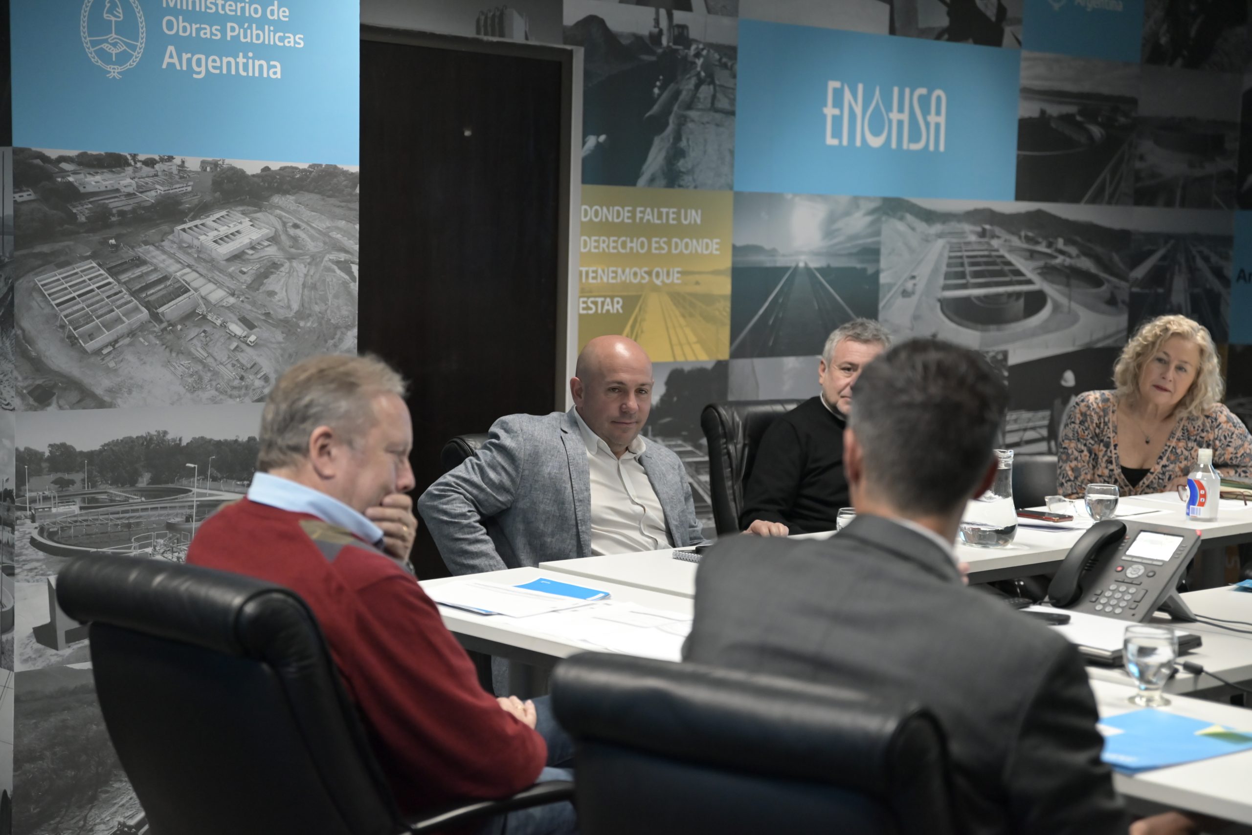 SASTRE SE REUNIÓ CON AUTORIDADES DEL ENOHSA PARA AVANZAR CON LA PLANTA DE TRATAMIENTO SUR Y OTRAS OBRAS RELEVANTES PARA MADRYN