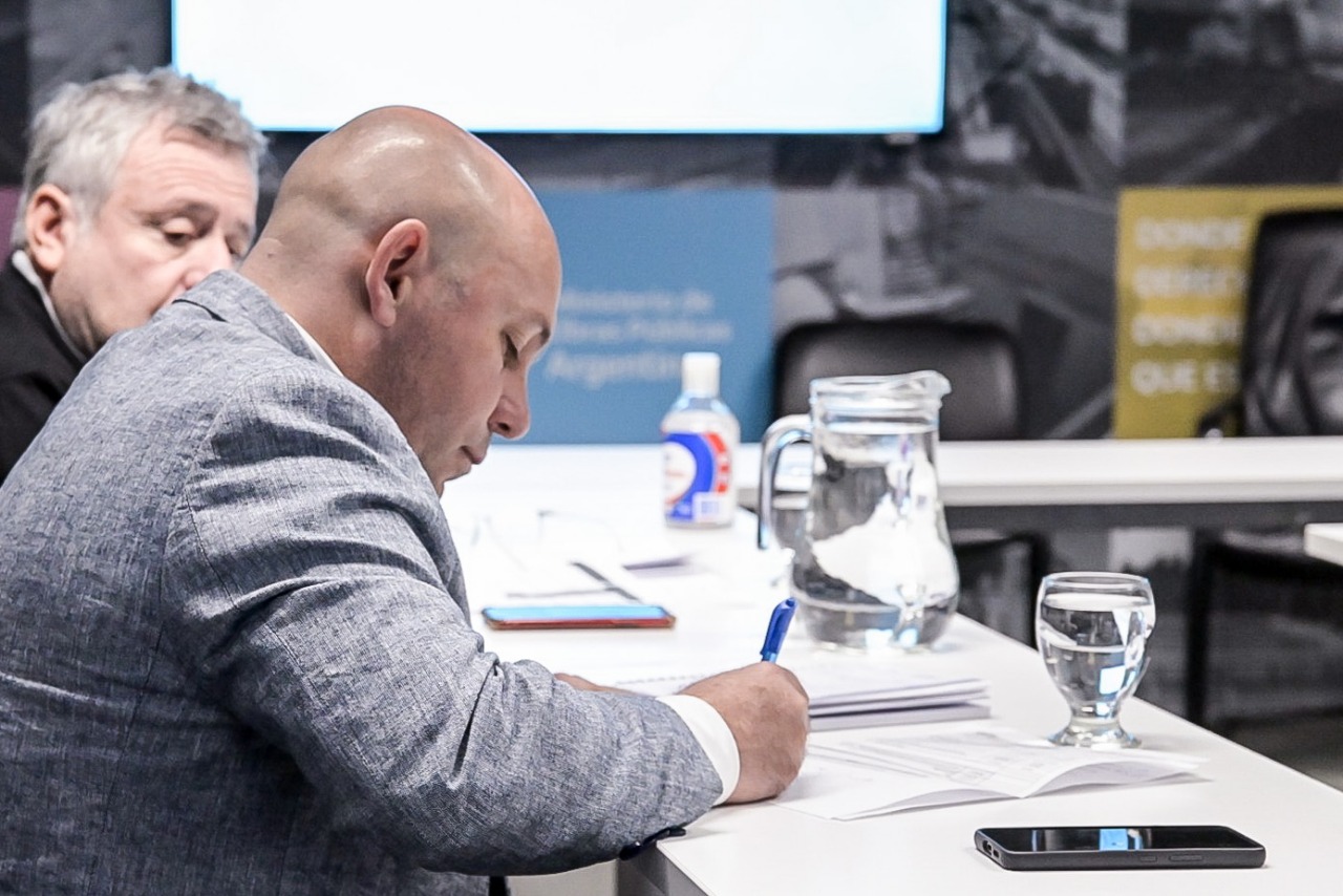 SASTRE FIRMÓ EN EL ENOHSA EL CONVENIO MARCO PARA LA CONSTRUCCIÓN DEL COLECTOR CLOACAL SUR