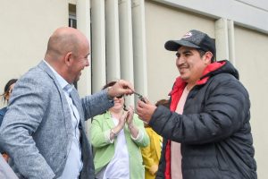 SASTRE LE ENTREGÓ LA VIVIENDA ADAPTADA A UN VECINO DE PUERTO MADRYN