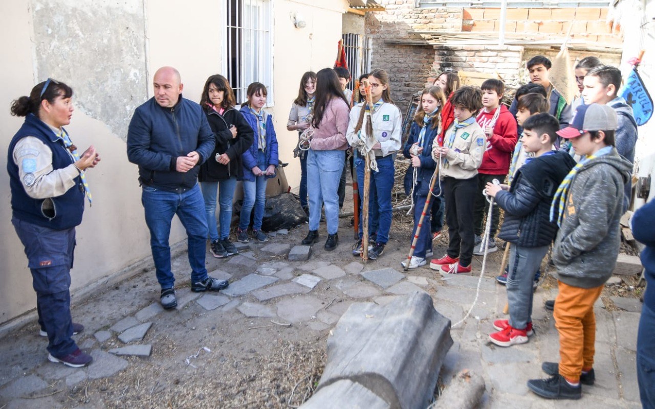 SASTRE VISITÓ AL GRUPO SCOUT ALMIRANTE S. R. STORNI Y DESTACÓ EL TRABAJO SOCIAL QUE SE REALIZA EN EL ESPACIO