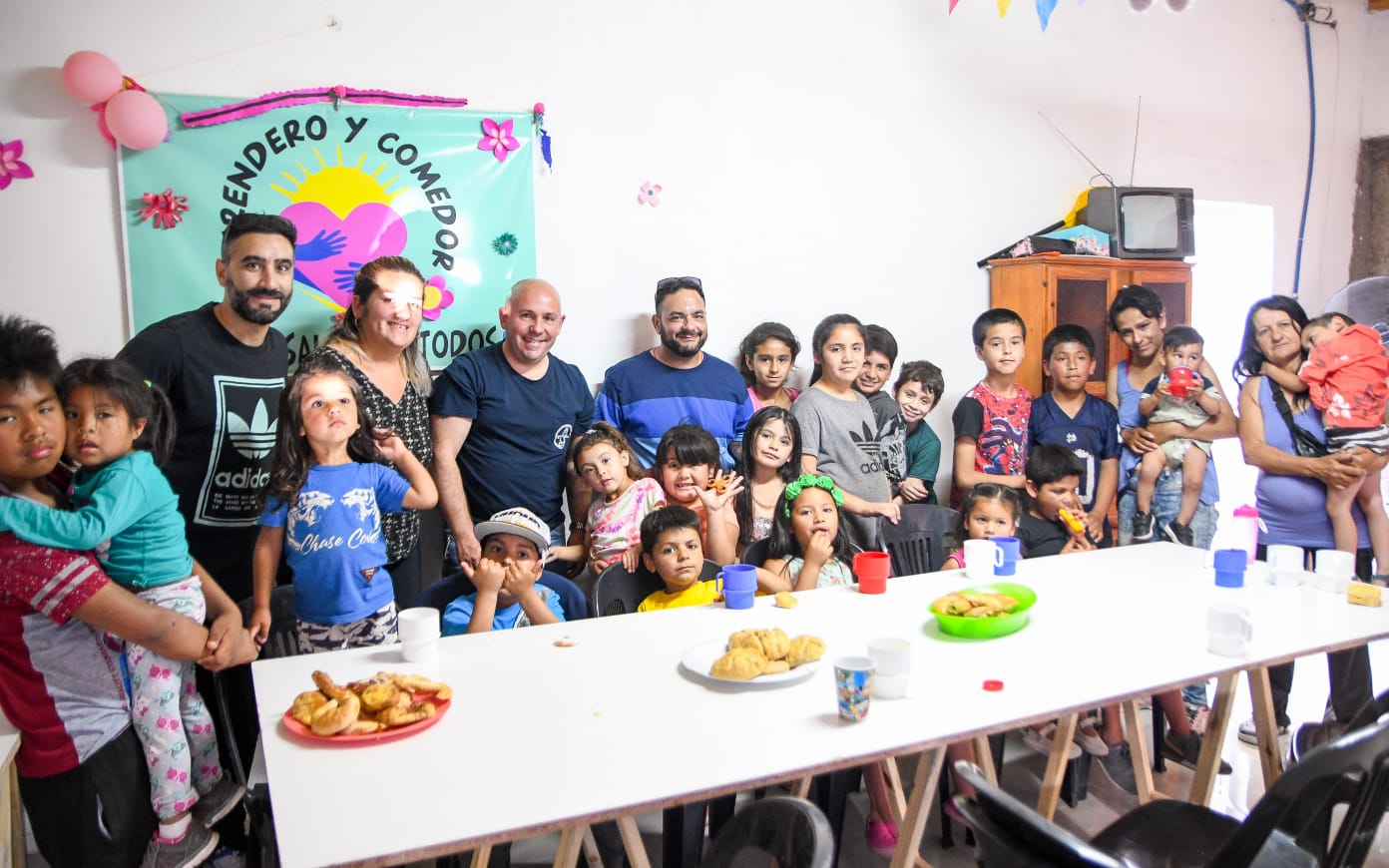 EN EL MARCO DEL ACOMPAÑAMIENTO CONSTANTE HACIA LOS ESPACIOS COMUNITARIOS, SASTRE VISITÓ EL MERENDERO “EL SOL SALE PARA TODOS”