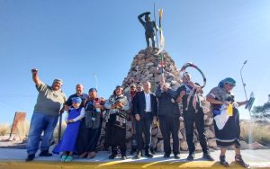 SE DESCUBRIÓ LA RESTAURACIÓN Y PUESTA EN VALOR DEL MONUMENTO “EL TEHUELCHE”