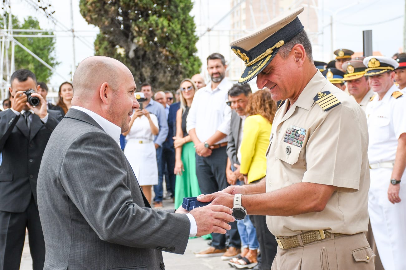 EL VICEGOBERNADOR Y EL INTENDENTE PARTICIPARON DE LOS CAMBIOS EN LA JEFATURA DE LA DEPENDENCIA LOCAL DE LA PREFECTURA NAVAL ARGENTINA