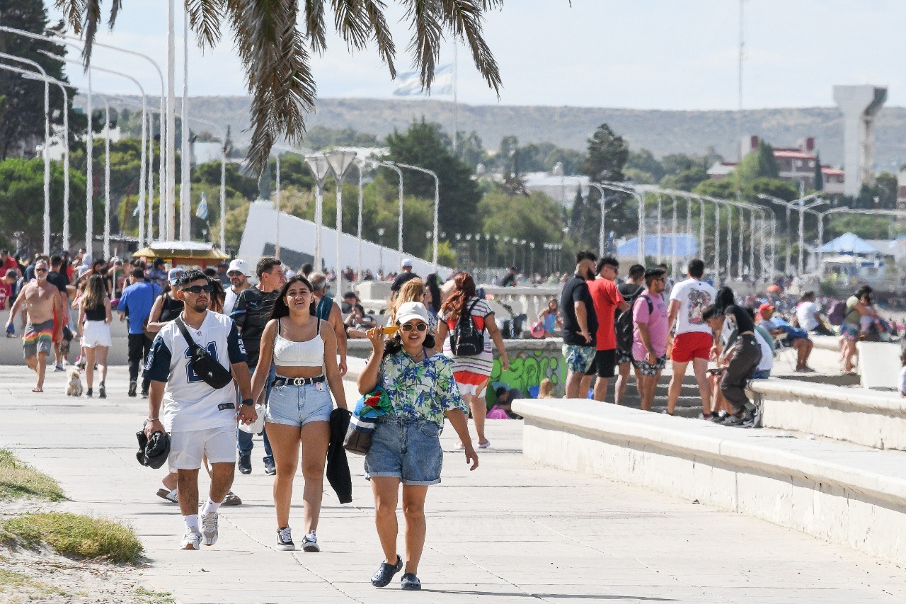 EN LA PRIMERA SEMANA DE ENERO, ARRIBARON A PUERTO MADRYN CERCA DE 10.000 TURISTAS, UN 12% MÁS QUE EN 2022