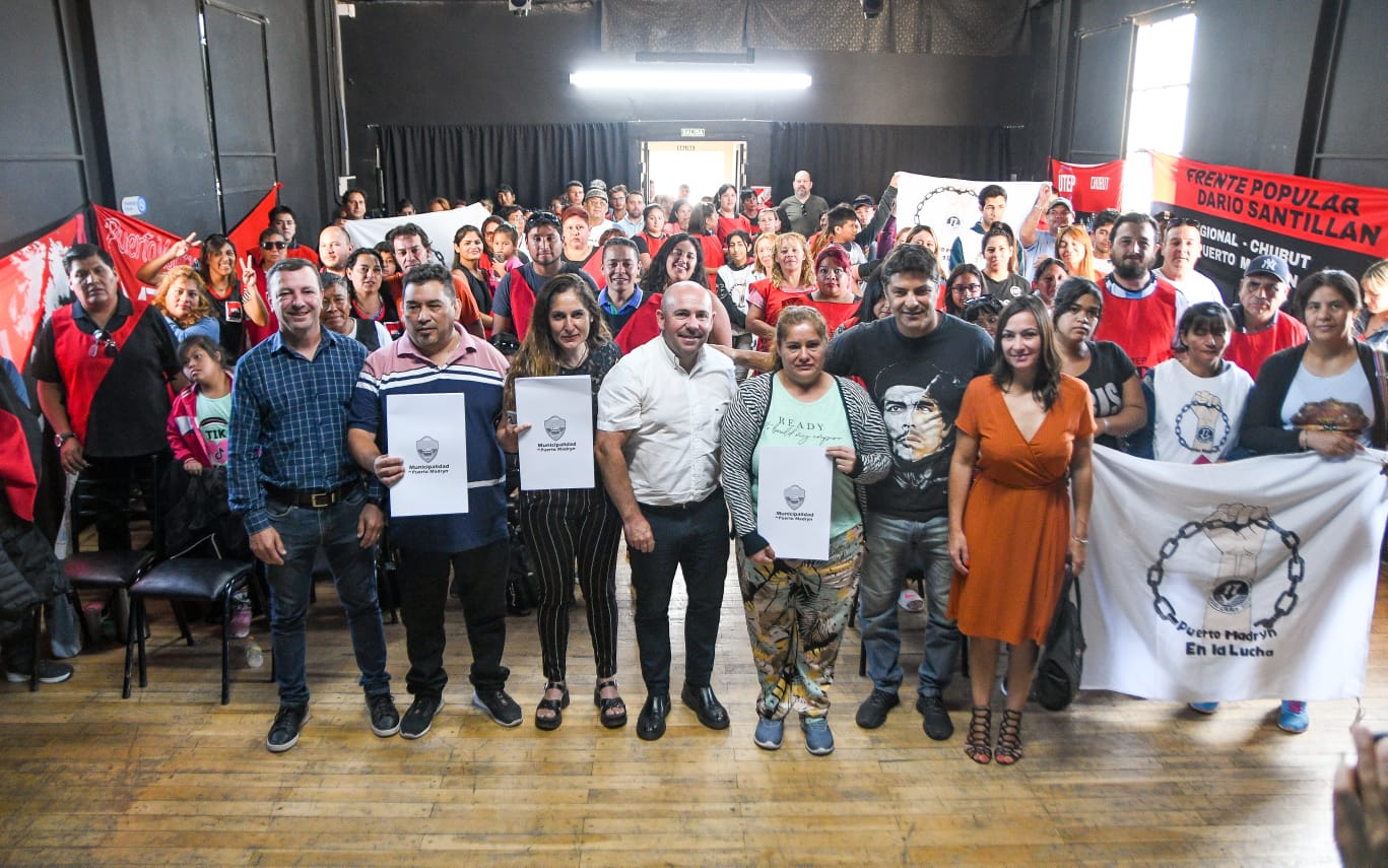 EL INTENDENTE ENTREGÓ LA PREADJUDICACIÓN DE TIERRAS A DISTINTOS ESPACIOS DE PUERTO MADRYN