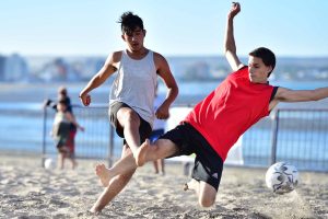 SE JUEGA LA LIGA ESCOLAR DE PLAYA DE VERANO
