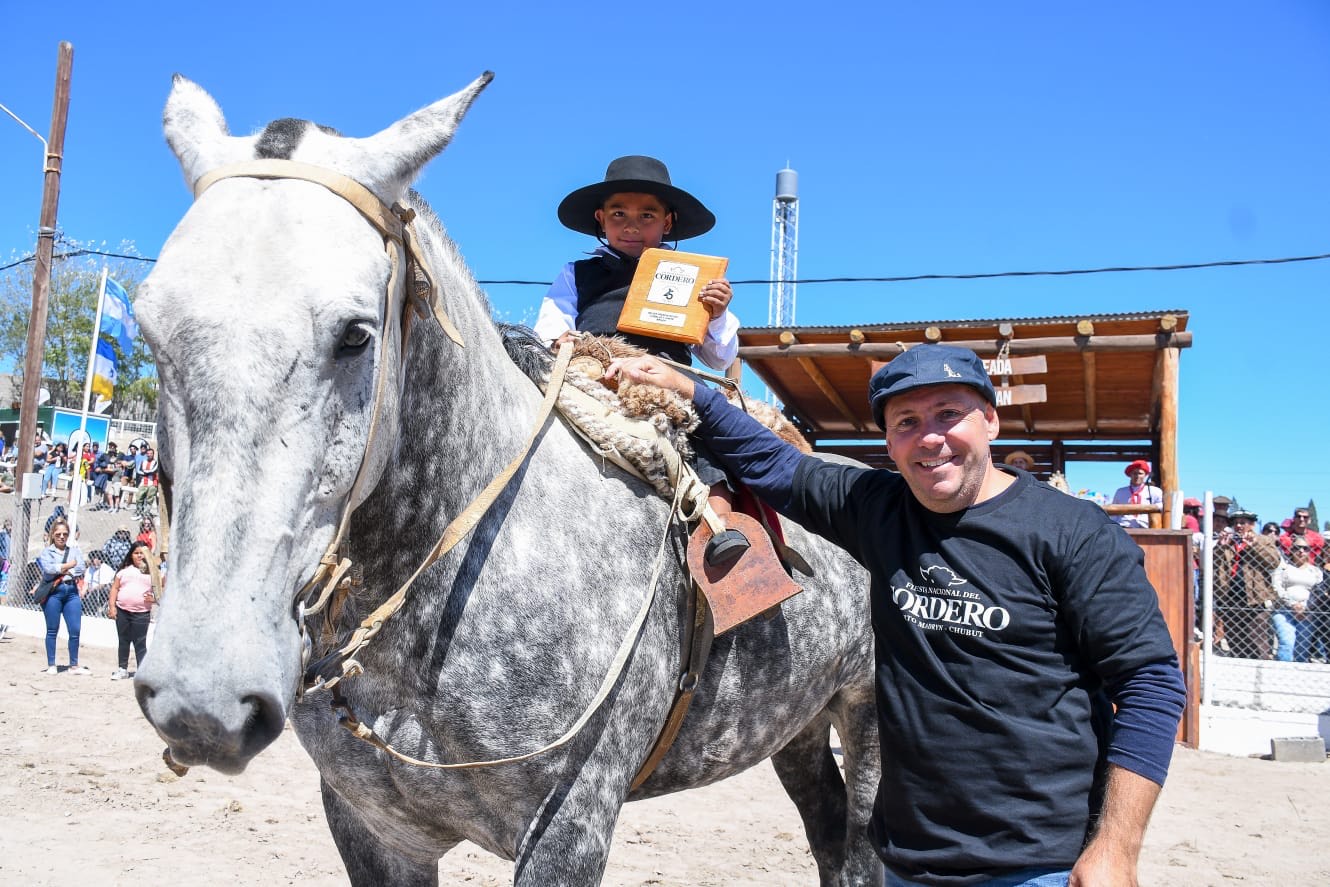 XXV EDICIÓN DE LA FIESTA NACIONAL DEL CORDERO: SE ABRIÓ EL CAMPO DE JINETEADA “ALEJANDRO DAVID LEIVA”