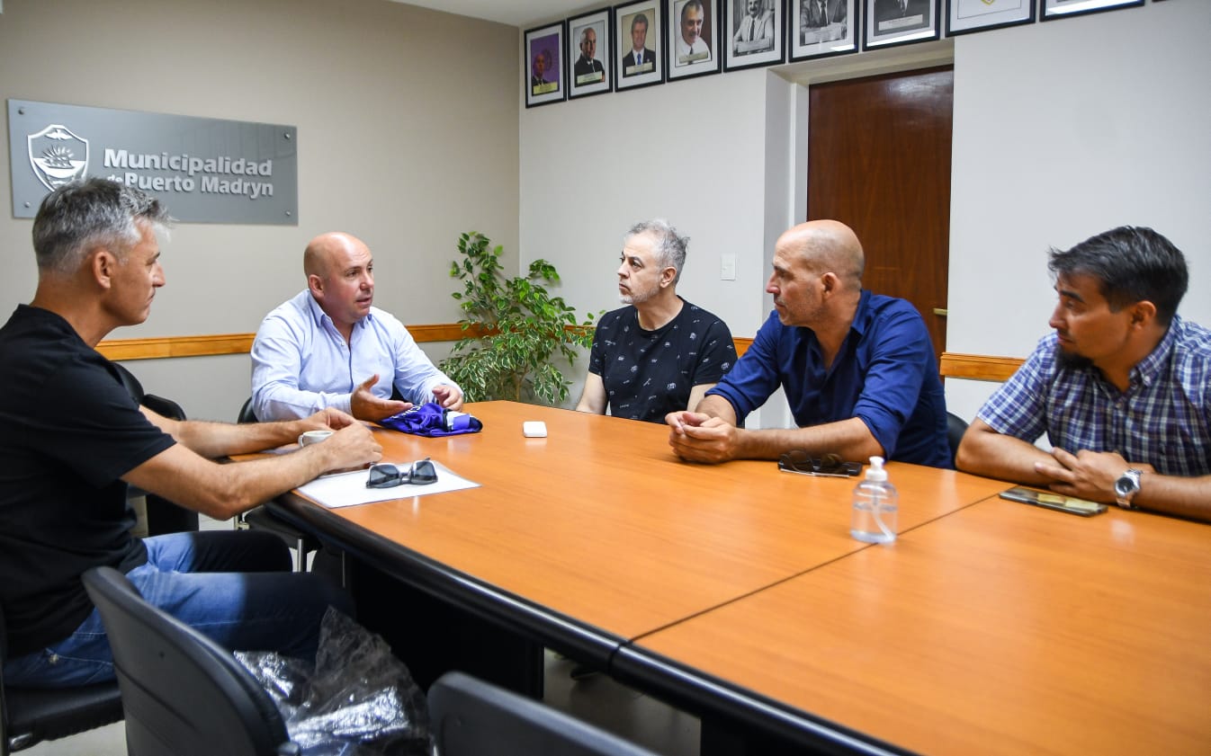 SASTRE RECIBIÓ A REPRESENTANTES DE BROWN Y DE FERRO PARA RATIFICARLES SU APOYO EN SU PARTICIPACIÓN EN LA LIGA FEDERAL DE BÁSQUET