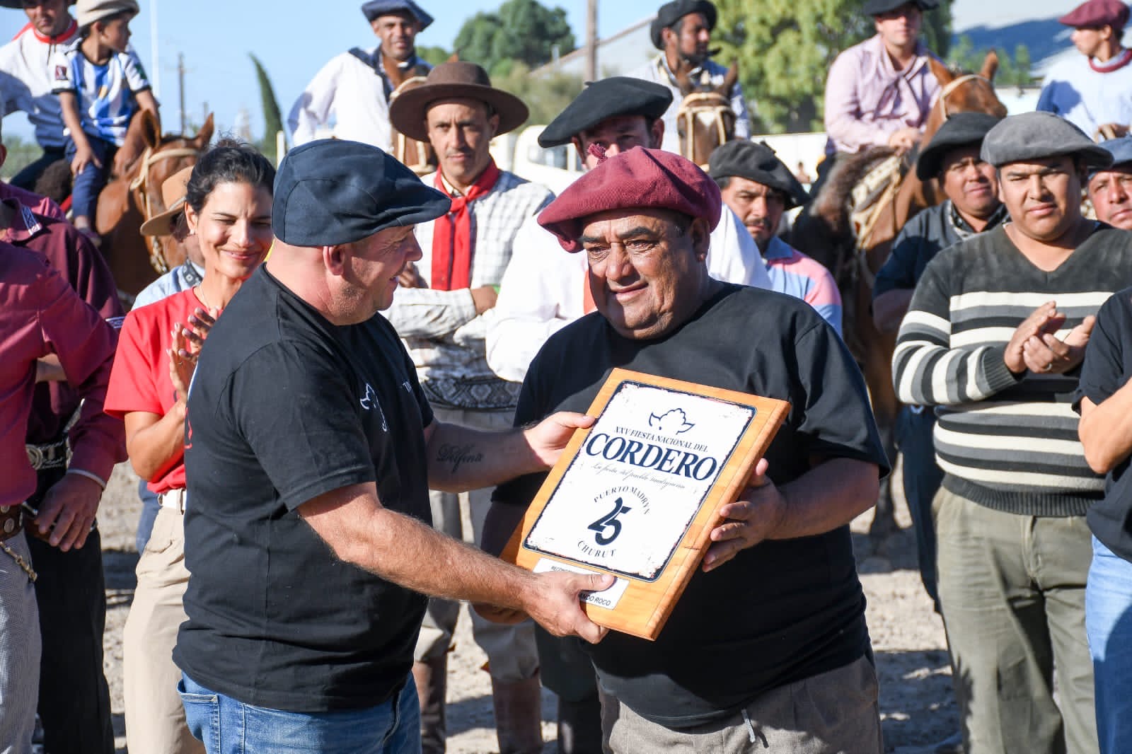 EN EL CIERRE DE LA XXV EDICIÓN DE LA FIESTA NACIONAL DEL CORDERO, EL INTENDENTE ENTREGÓ PREMIOS Y RECONOCIMIENTOS