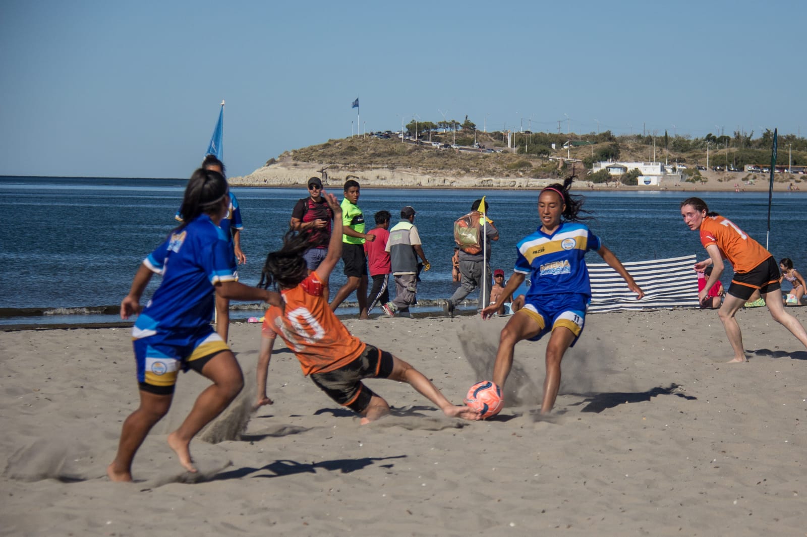 EL JUEVES COMIENZA LA LIGA NACIONAL DE FÚTBOL PLAYA FEMENINO EN LA COSTA MADRYNENSE