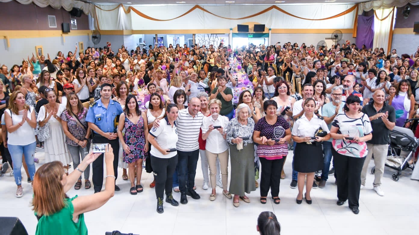 EL INTENDENTE ENCABEZÓ LOS AGASAJOS POR EL DÍA INTERNACIONAL DE LA MUJER TRABAJADORA