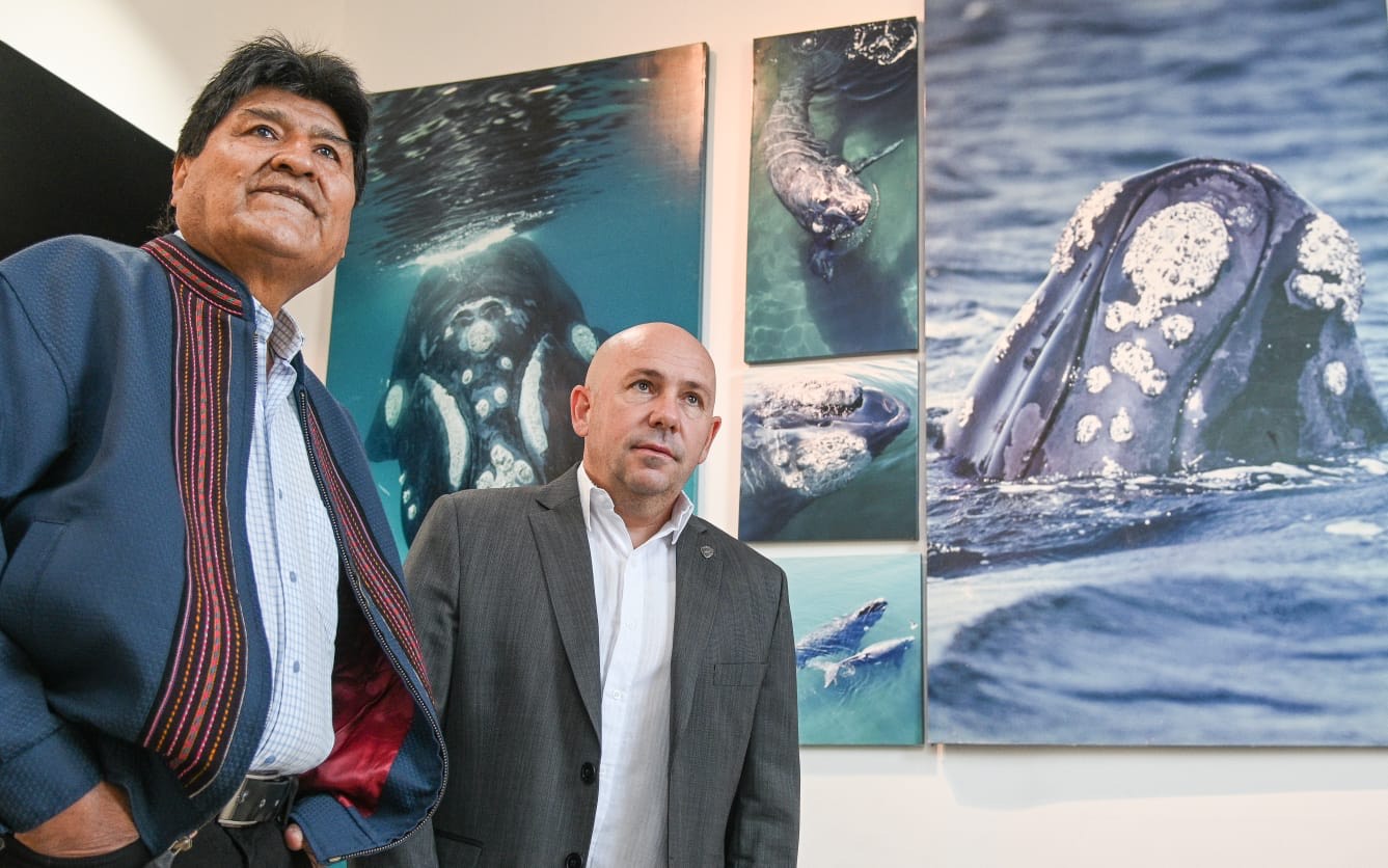 SASTRE RECIBIÓ A EVO MORALES EN PUERTO MADRYN Y COMPARTIERON UNA REUNIÓN EN EL ECOCENTRO PAMPA AZUL