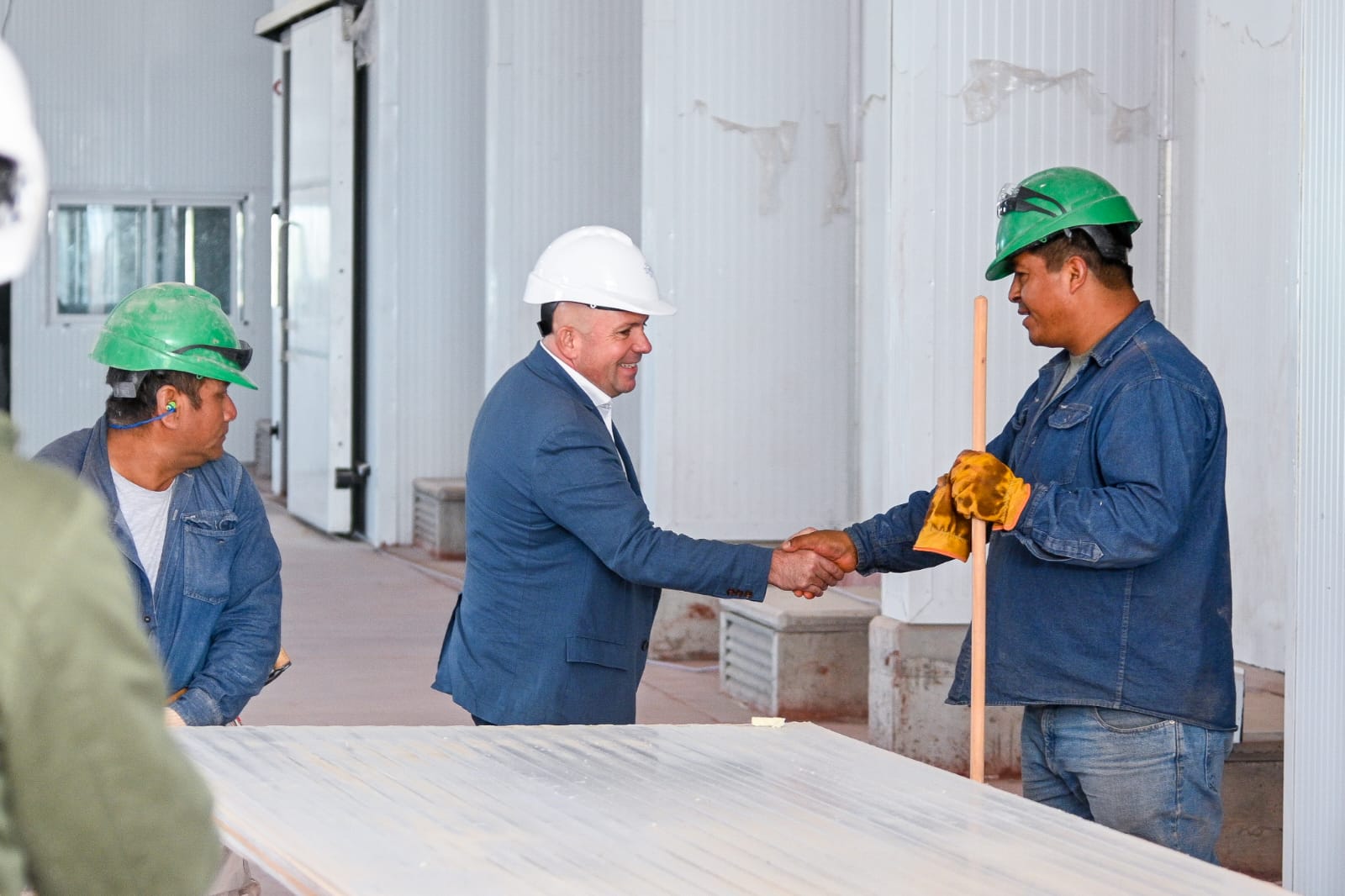 SASTRE RECORRIÓ LA CONSTRUCCIÓN DE LA NUEVA PLANTA DE ALMACENAMIENTO FRIGORÍFICO QUE ARBUMASA ESTÁ DESARROLLANDO EN PUERTO MADRYN