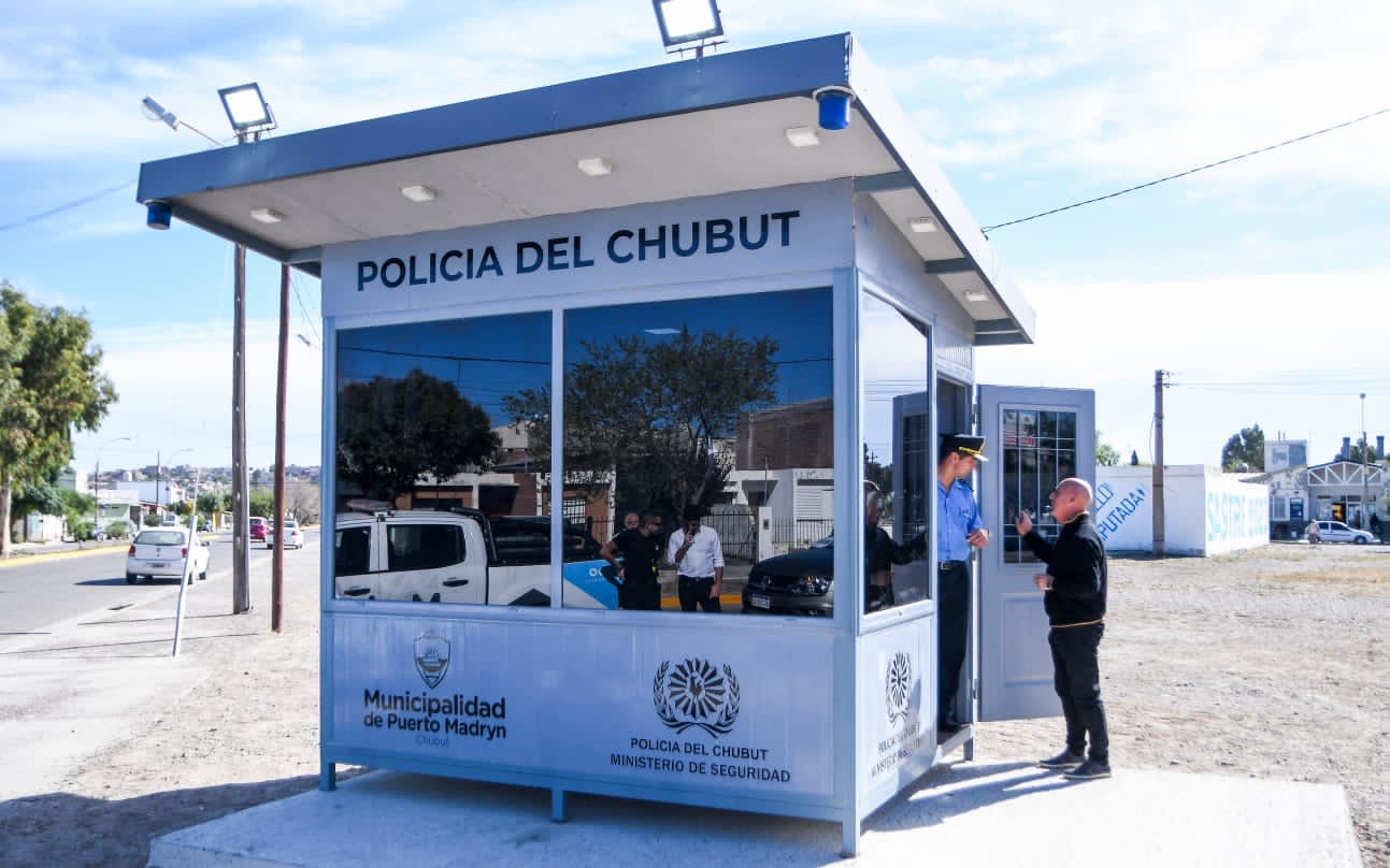 SASTRE PRESENTÓ LAS GARITAS DE SEGURIDAD QUE YA ESTÁN DISPUESTAS EN DISTINTOS BARRIOS DE PUERTO MADRYN