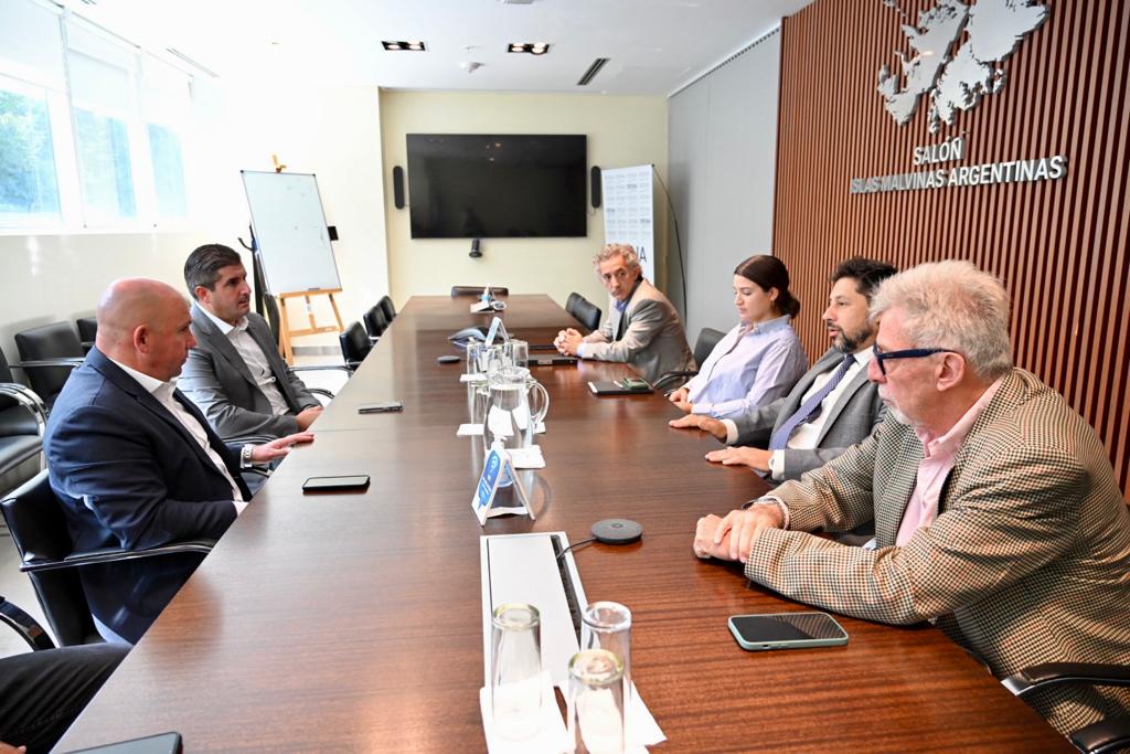 SASTRE ANUNCIÓ QUE EN MAYO COMIENZAN LAS OBRAS DE REMODELACIÓN Y TRANSFORMACIÓN DEL AEROPUERTO “EL TEHUELCHE”
