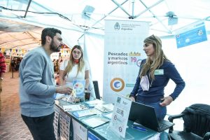 EL TRÁILER DE LA SECRETARÍA DE AGRICULTURA, GANADERÍA Y PESCA DE LA NACIÓN SE SUMA A LA FERIA DE PESCADORES ARTESANALES
