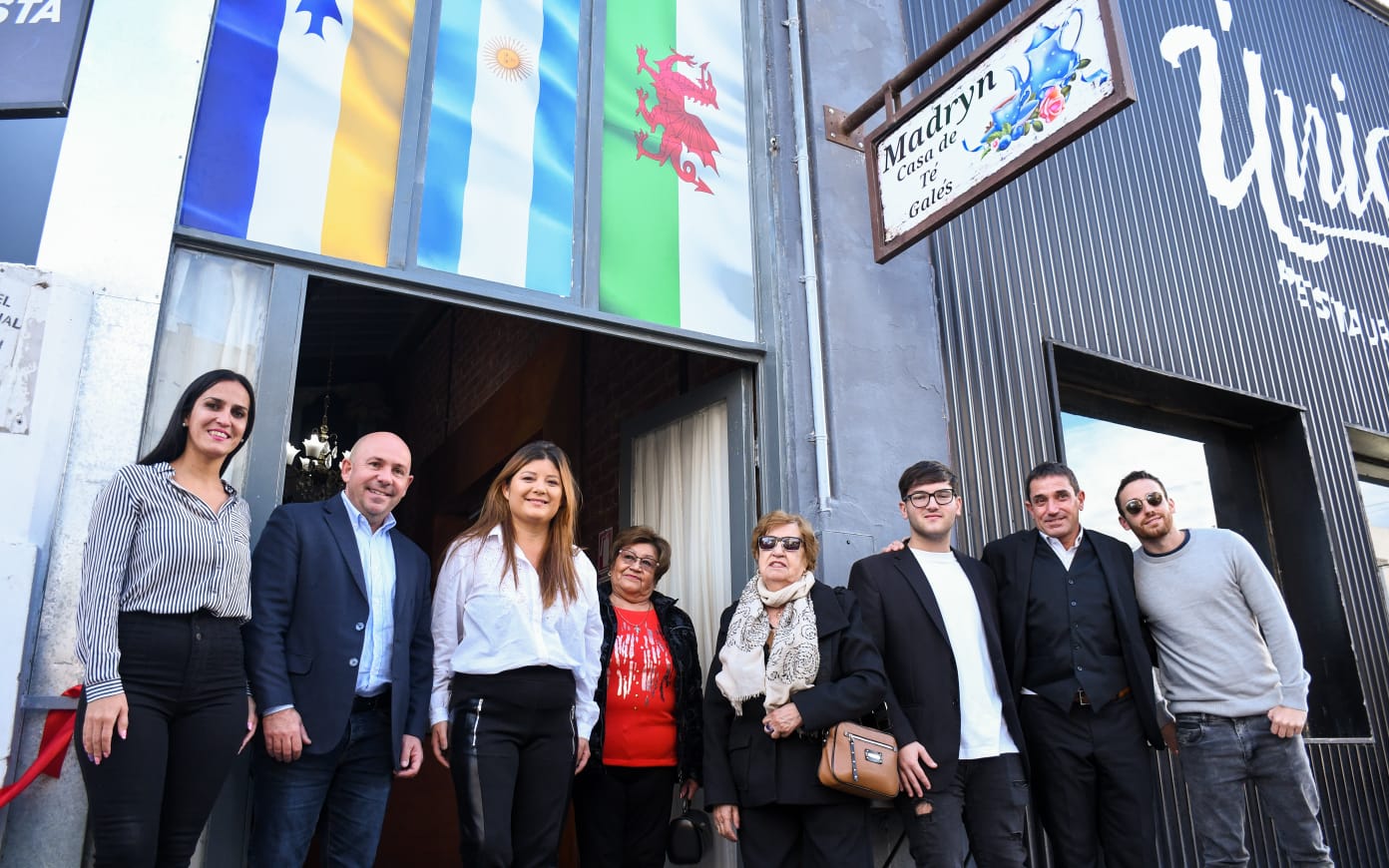 MADRYN EN MARCHA: SASTRE ESTUVO PRESENTE EN LA INAUGURACIÓN DE UNA CASA DE TÉ GALÉS