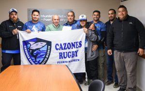 EL INTENDENTE LE ENTREGÓ LA PREADJUDICACIÓN DE TIERRAS AL CLUB CAZONES RUGBY DE PUERTO MADRYN