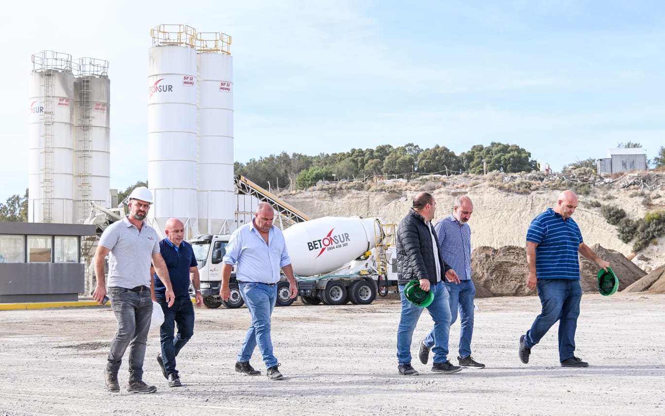 MADRYN EN MARCHA: EL INTENDENTE RECORRIÓ EL PREDIO DE LAS EMPRESAS DADAM HERMANOS Y BETONSUR