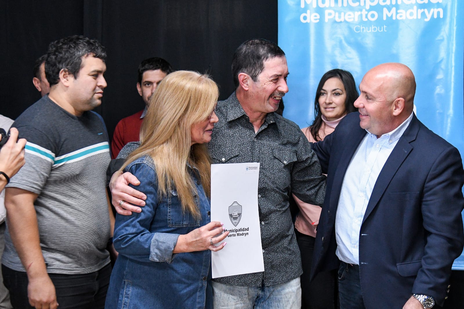 DECENAS DE FAMILIAS MADRYNENSES RECIBIERON LA ADJUDICACIÓN DE SUS TIERRAS