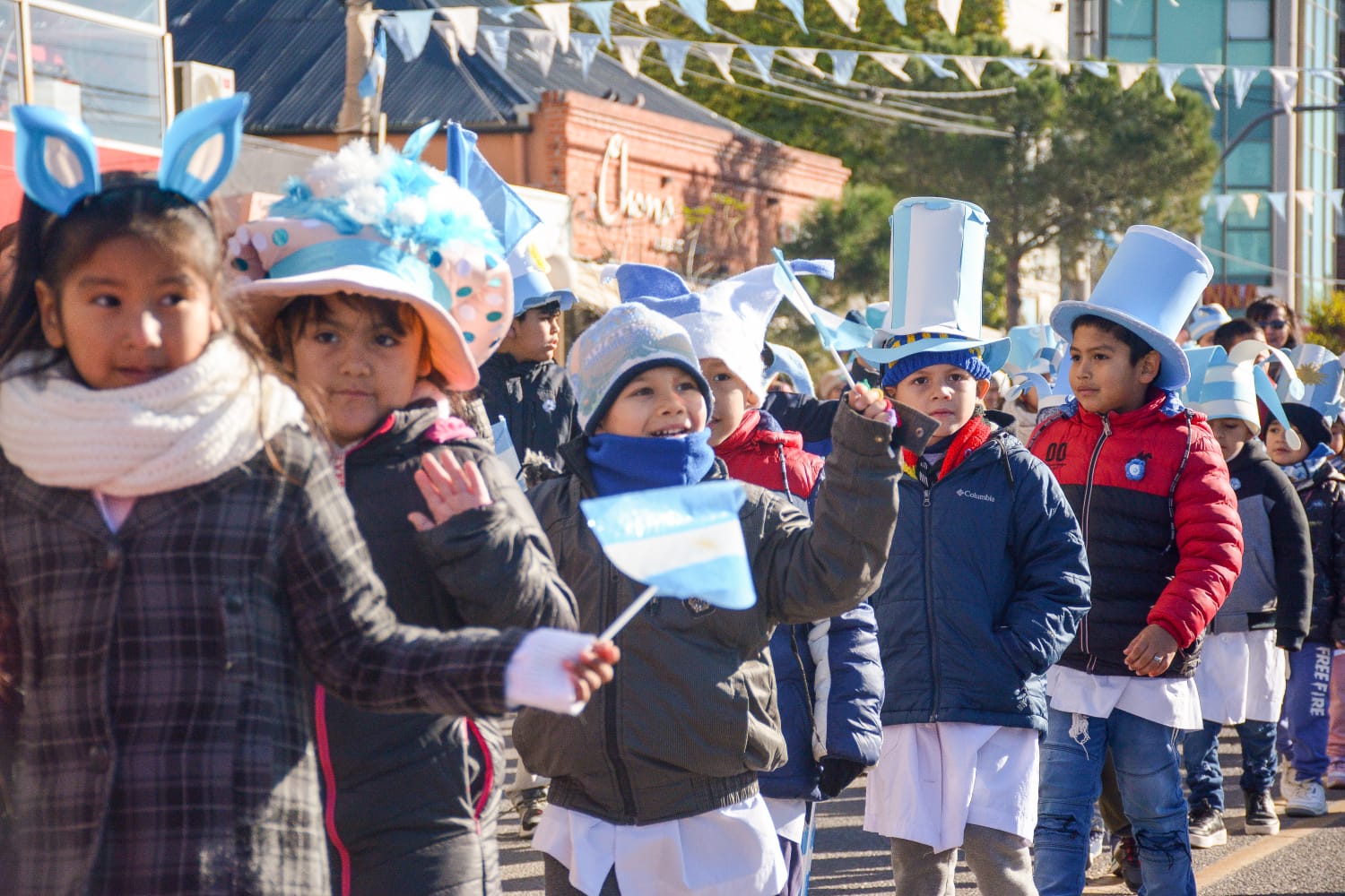 MAÑANA INICIAN LAS INSCRIPCIONES PARA EL DESFILE DEL 25 DE MAYO