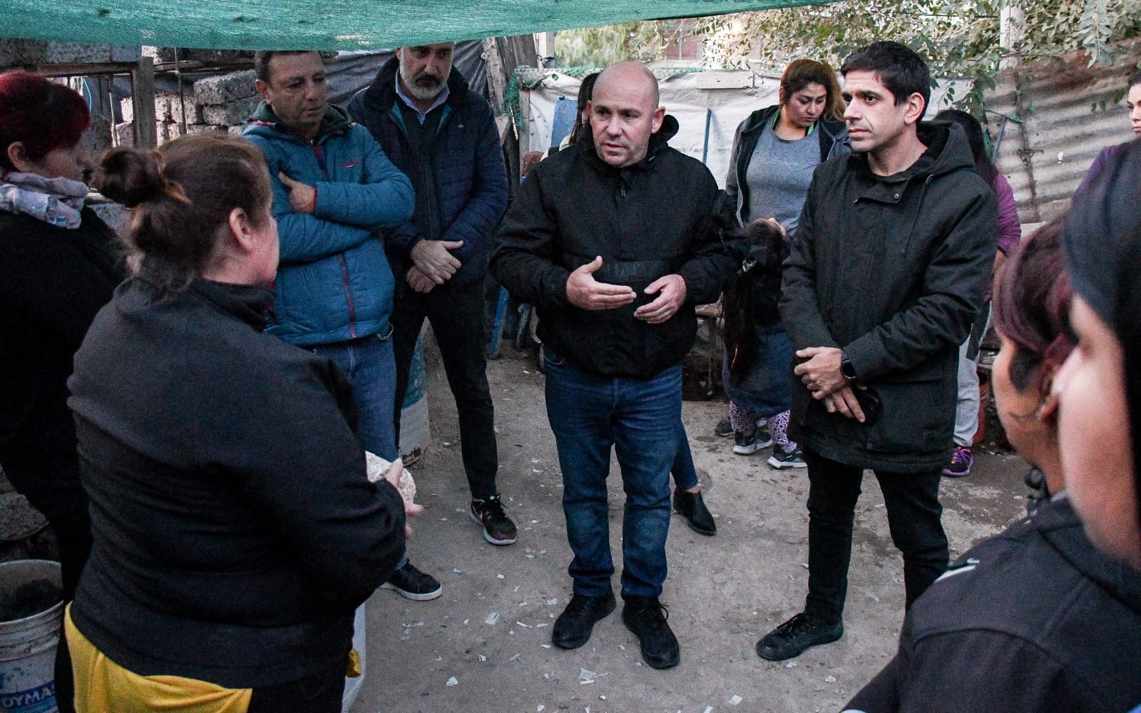 SASTRE VISITÓ UNA COOPERATIVA DE MUJERES QUE FABRICA BRIQUETAS, LAS CUALES SE SUMARÁN AL PLAN CALOR