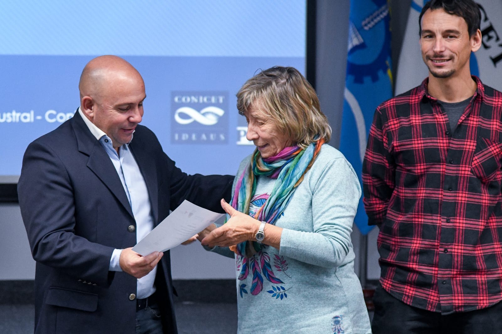 SASTRE ENTREGÓ CERTIFICADOS A LOS GUÍAS PROFESIONALES QUE SE ESPECIALIZARON EN LOS NAUFRAGIOS DEL GOLFO NUEVO