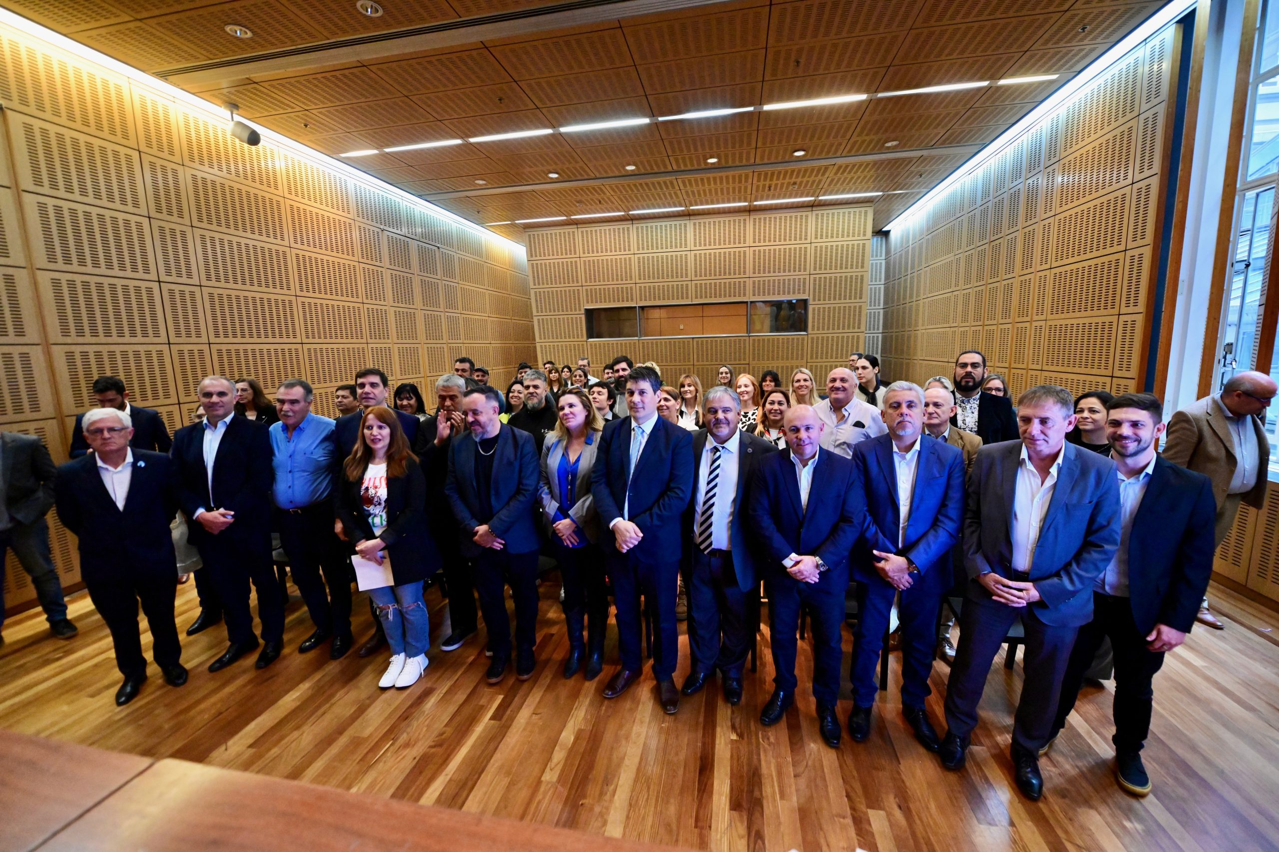TRAS GESTIONES REALIZADAS POR SASTRE, NACIÓN ENTREGÓ EQUIPAMIENTO PARA OPTIMIZAR EL FUNCIONAMIENTO DEL TEATRO DEL MUELLE