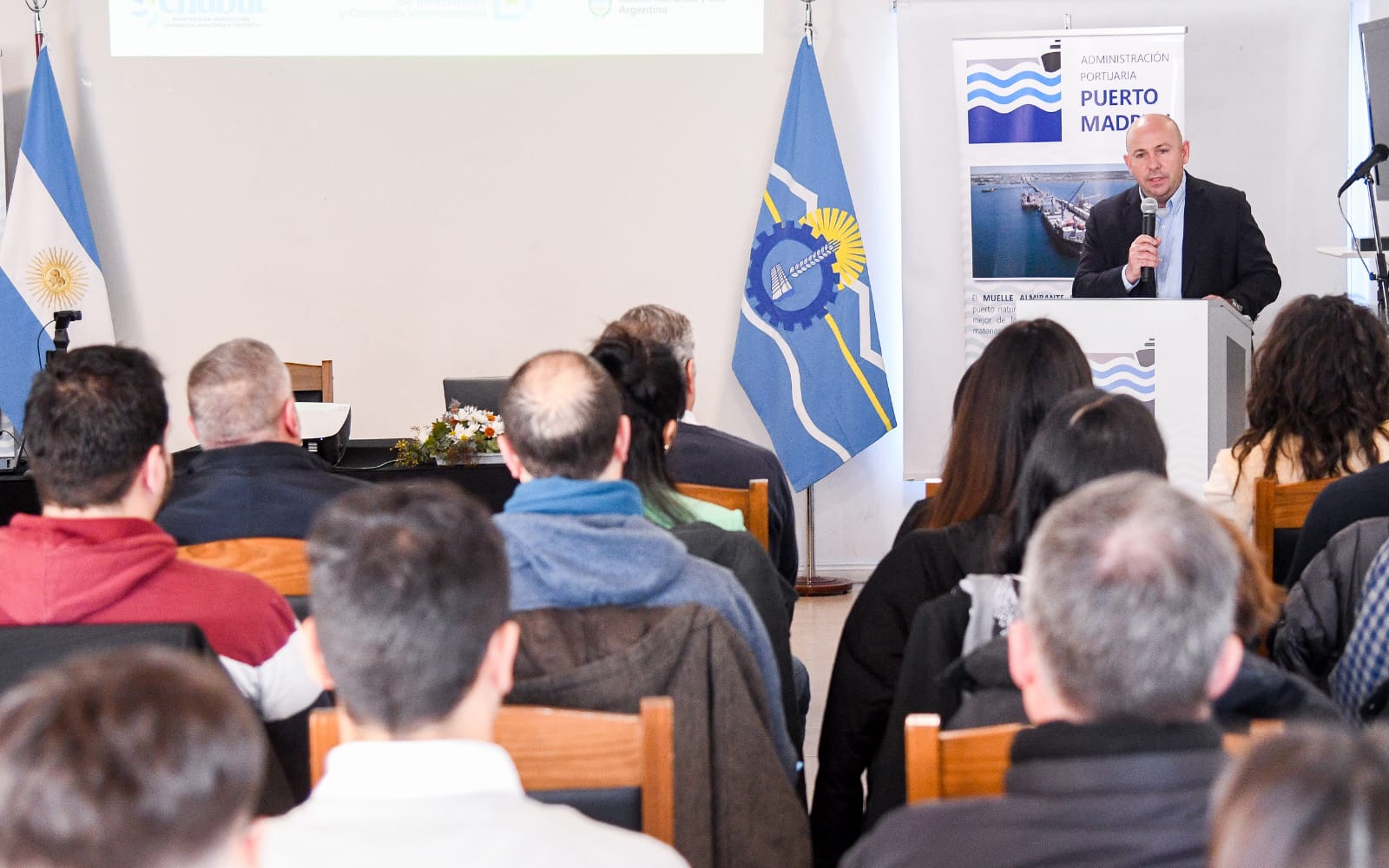 FORTALECIMIENTO DE PUERTO MADRYN COMO POLO EXPORTADOR DE LA PATAGONIA: SASTRE ENCABEZÓ LA PRESENTACIÓN DE CAPACITACIONES