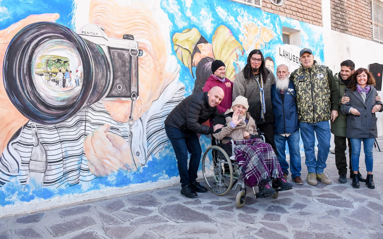 EL INTENDENTE INAUGURÓ UN MURAL EN HOMENAJE A LA FOTÓGRAFA MABEL OUTEDA
